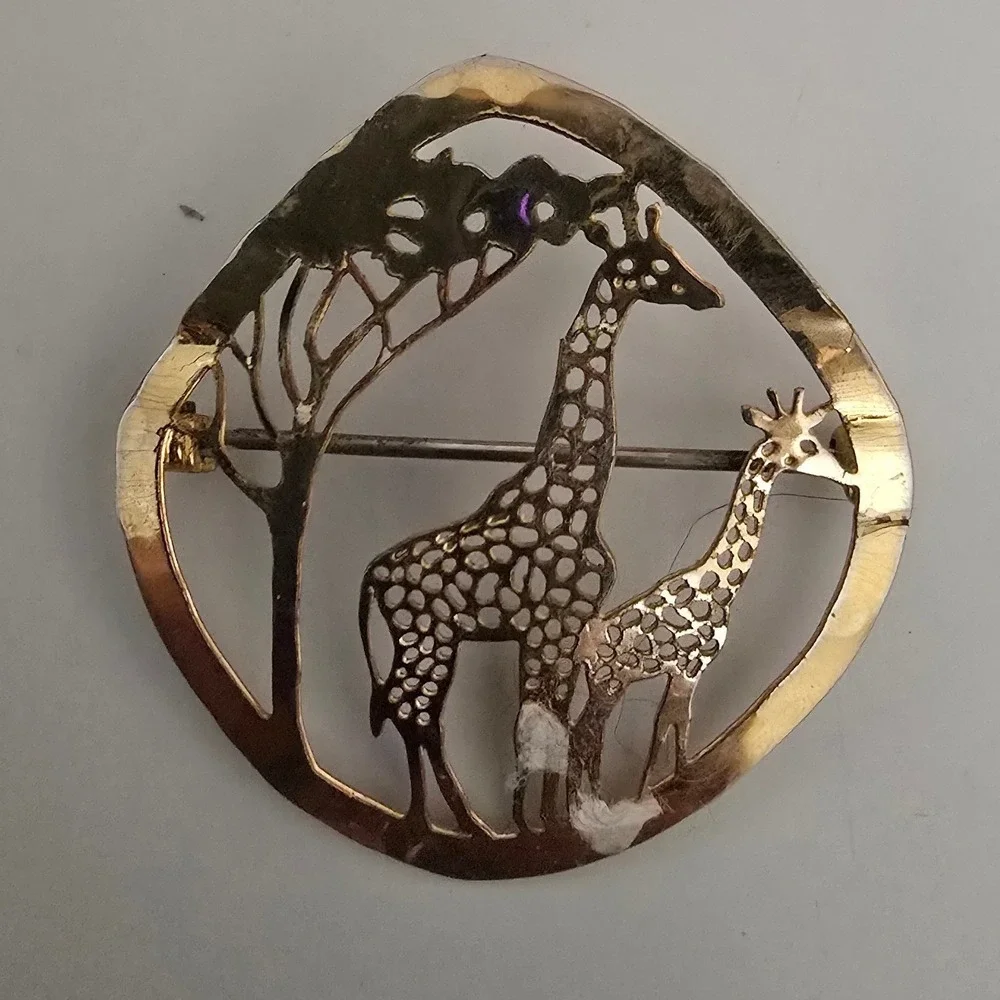 Wild Bryde Giraffe Family Safari Gold Tone Hammered Openwork Brooch Pin‎